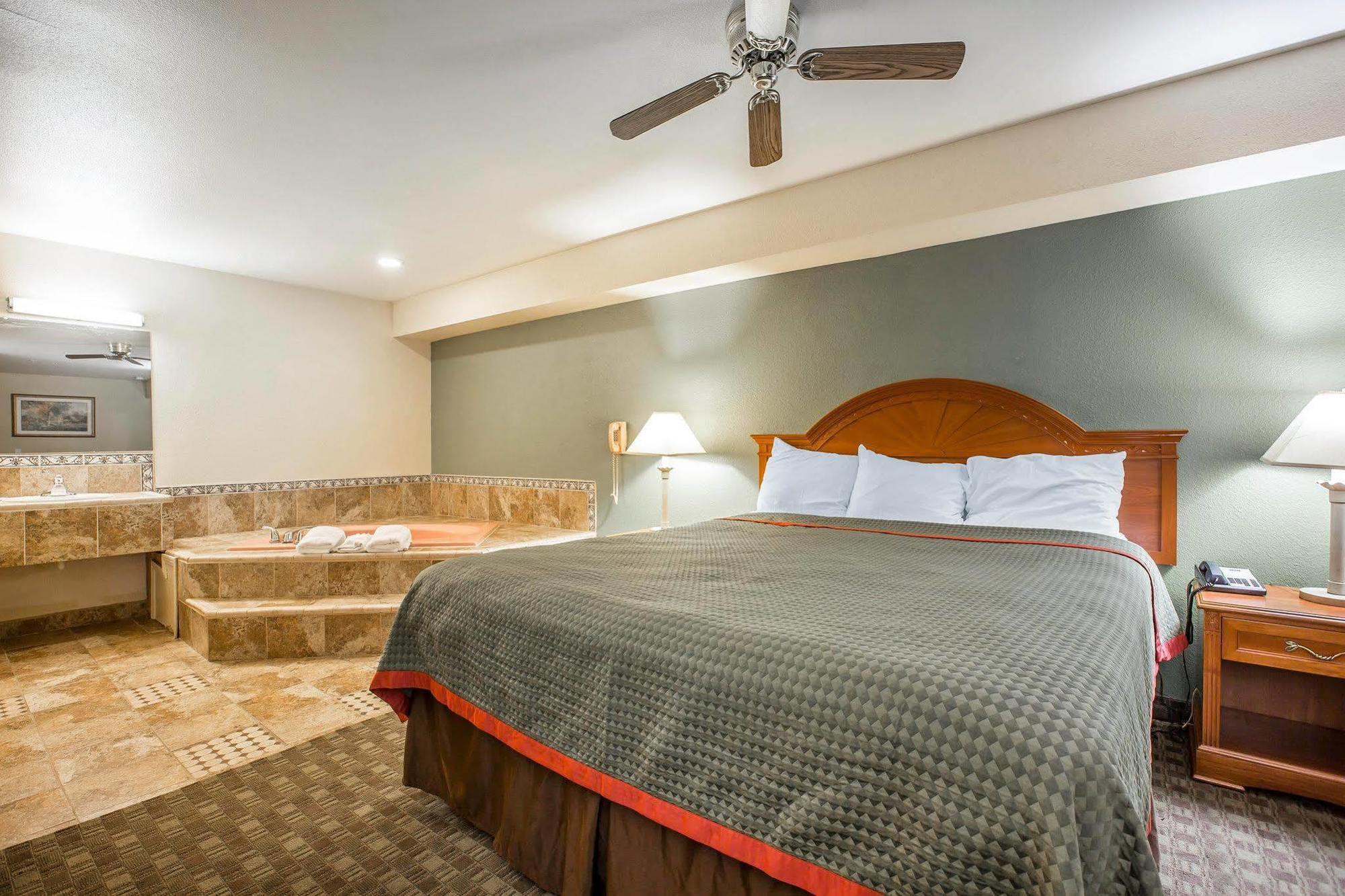 Rodeway Inn Delano Dış mekan fotoğraf